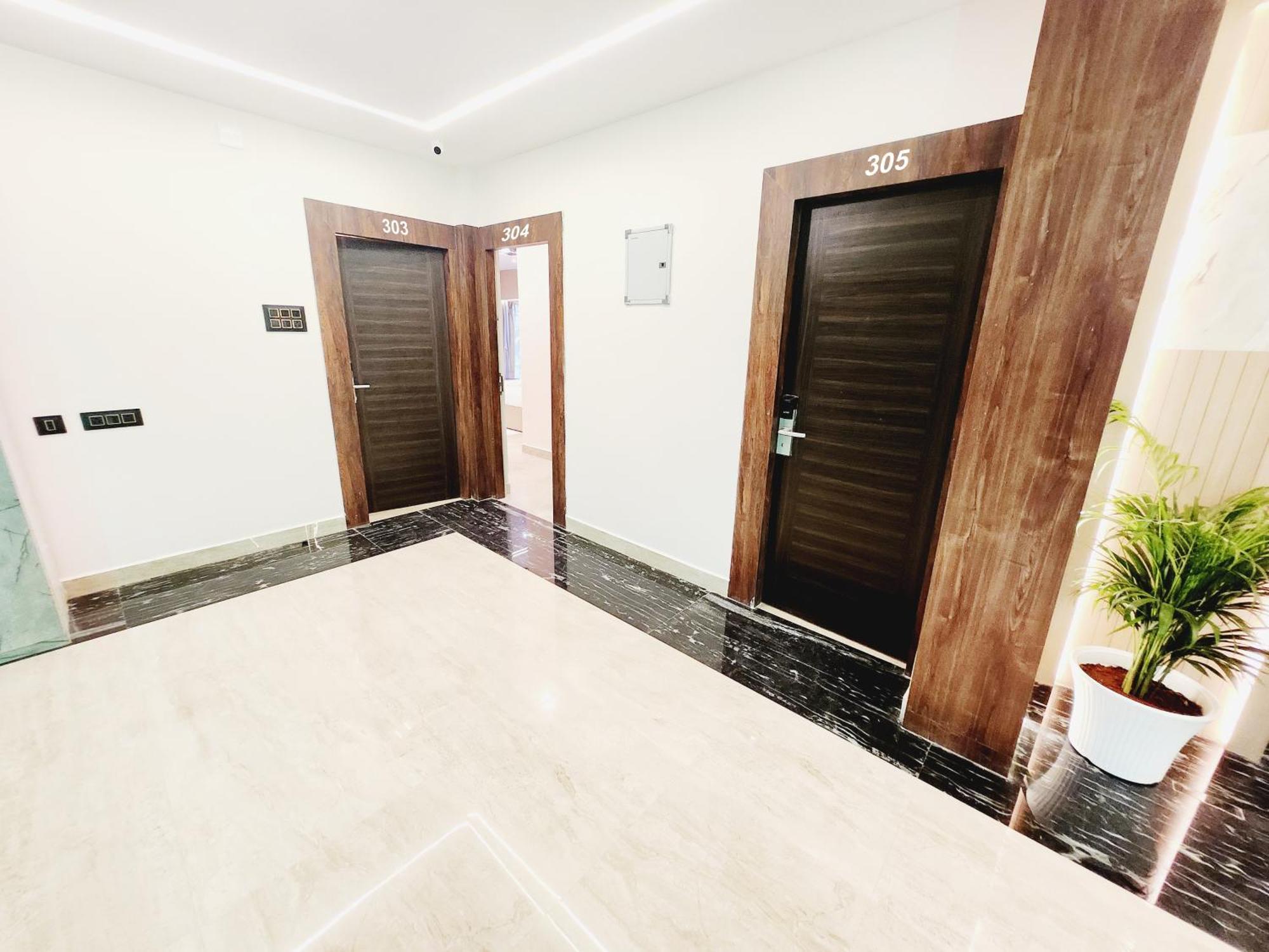 The Greenstar Inn Premium 布巴内什瓦尔 外观 照片